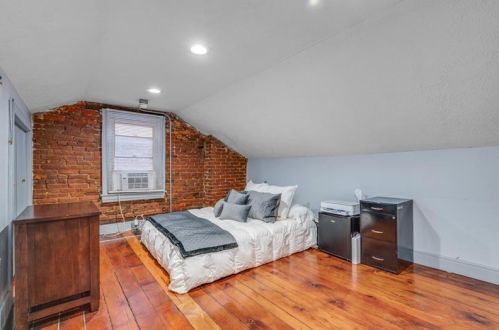 241 38 St, Pittsburgh PA 15201-1807 exterior