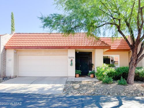 5694 Camino De La Noche, Tucson AZ  85718-4421 exterior