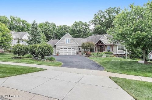 642 Chancellor Dr, Wyoming MI 49418 exterior