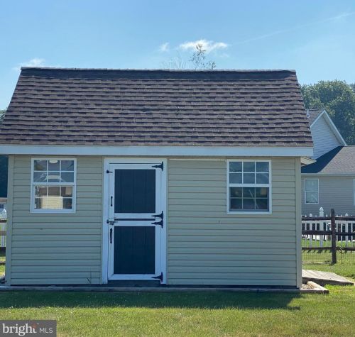 48 Summit Dr, Littlestown PA 17340-9181 exterior