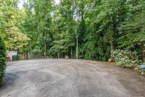 2075 Dunwoody Heritage Dr, Atlanta GA 30350-5413 exterior