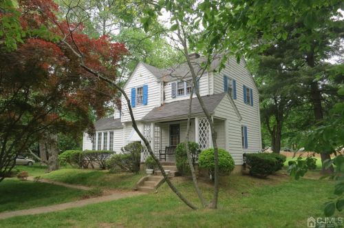 27 Woodedge Ave, Edison NJ  08817-3930 exterior