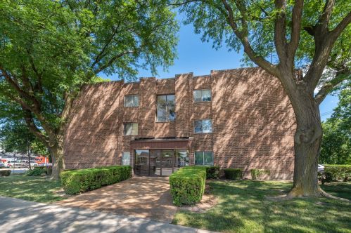 3150 Bryn Mawr Ave, Chicago, IL 60659-3732