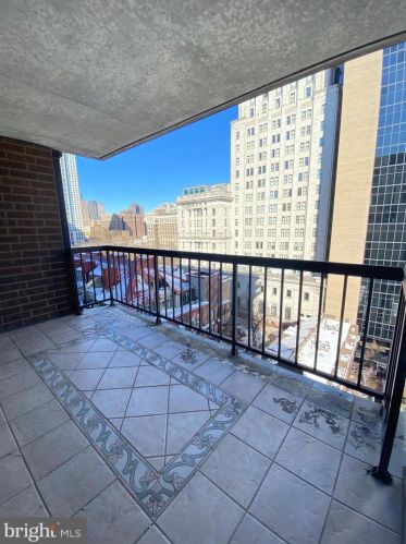 241 6th St, Philadelphia PA  19106-3723 exterior