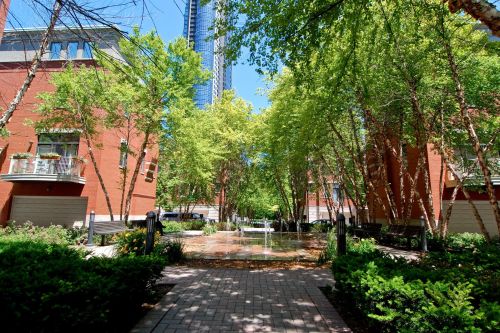 501 Clinton St, Chicago IL  60607-3801 exterior