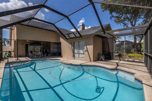 8607 Boysenberry Dr, Tampa, FL 33635-6206