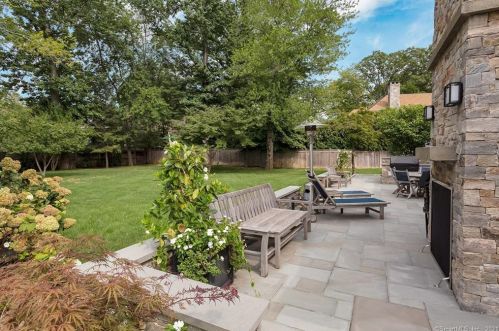 61 Morningside Dr, Greenwich CT 06830-6740 exterior