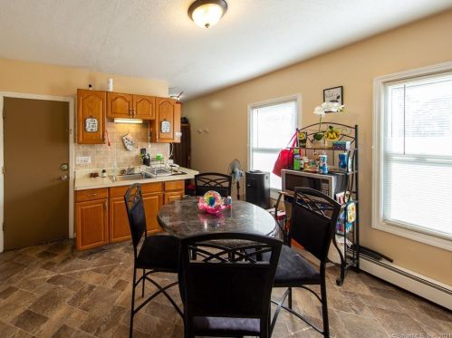 28 Hollister St, Manchester CT 06042-3532 exterior