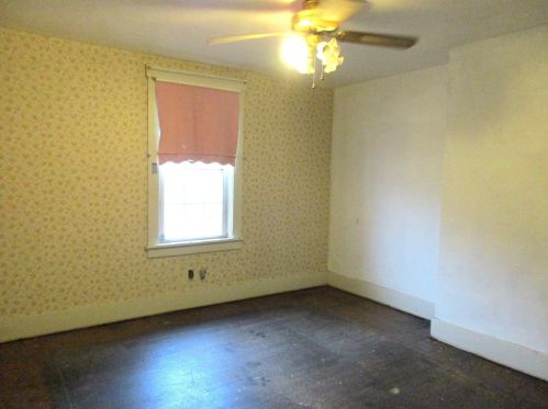 1819 Rdg Ave, Moon Twp PA 15108-2046 exterior