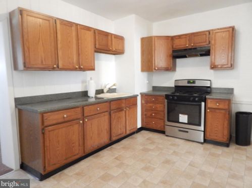 54 7 St, Darby PA 19023-2432 exterior