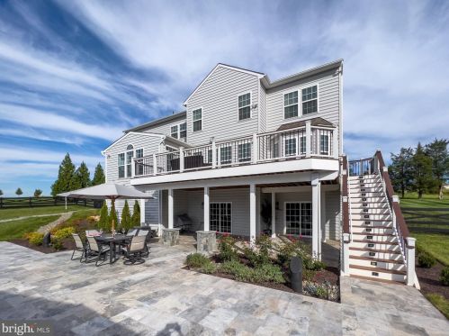 23073 Creighton Farms Dr, Leesburg VA 20175-6491 exterior