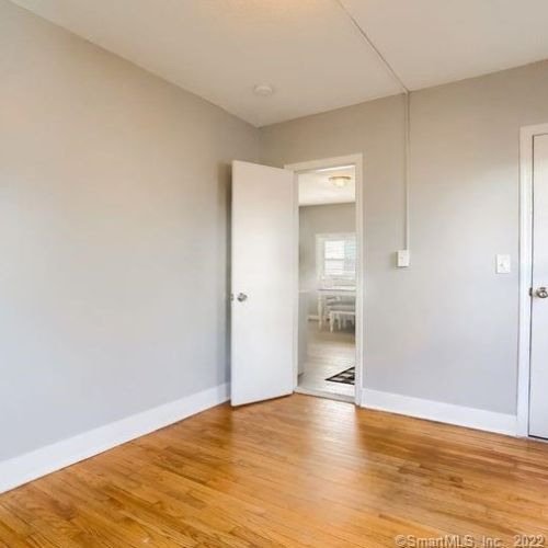 271 Gln St, New Britain CT 06051-2572 exterior