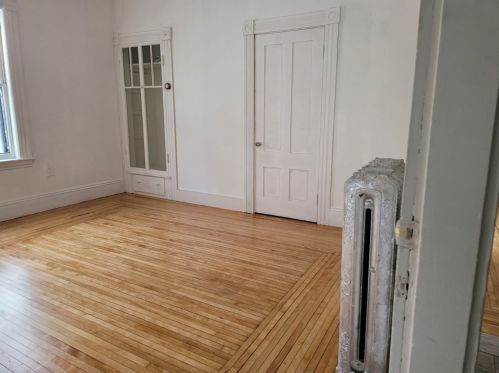 30 Clement Ave, Peabody MA 01960-6107 exterior