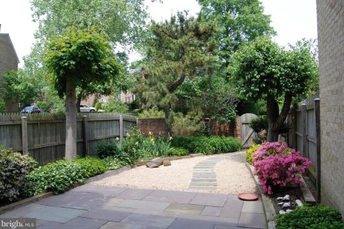 7437 Hallcrest Dr, Mc Lean VA  22102-2928 exterior