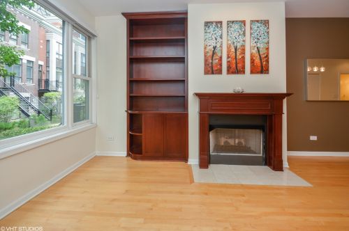 1345 Indiana Pkwy, Chicago IL  60605-2619 exterior