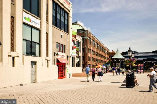 720 Bracey Ln, Alexandria VA  22314-6245 exterior