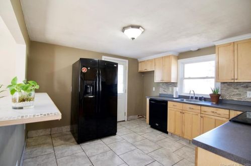 3 Colony Rd, Enfield CT 06082-2438 exterior