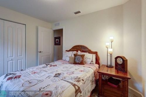 916 Bent Creek Dr, Fort Pierce FL  34947-1330 exterior