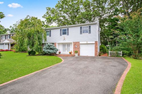 26 Tulipwood Dr, Commack, NY 11725-5616