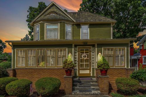 318 East St, Three Rivers, MI 49093-1408