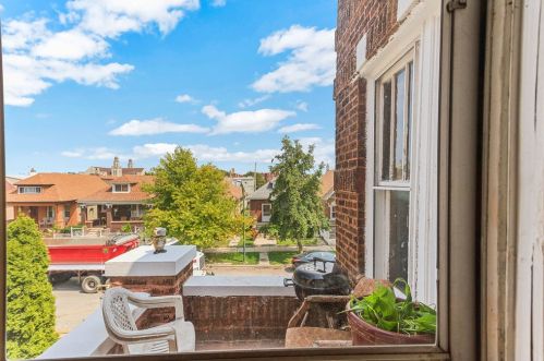 6328 Mozart St, Chicago IL 60659-1521 exterior