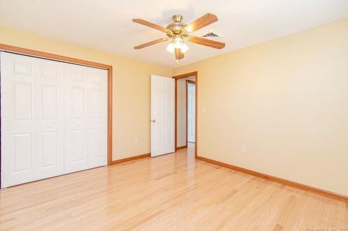 4 Celtic Ct, Enfield CT 06082-5777 exterior