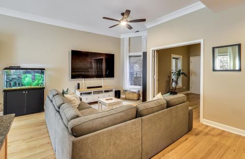 4061 Sheridan Rd, Chicago, IL 60613-2088