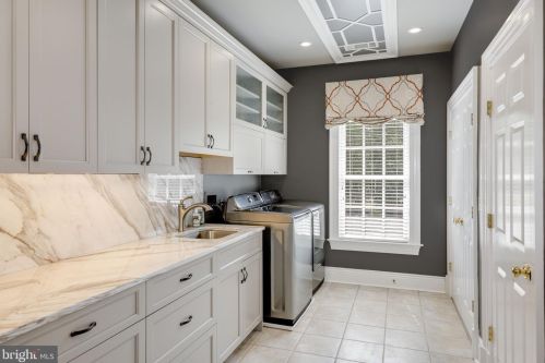 11720 Centurion Way, Rockville MD 20854-6420 exterior