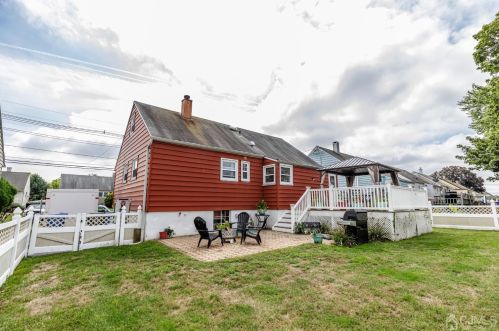 142 Bedford Ave, Iselin NJ 08830-2455 exterior