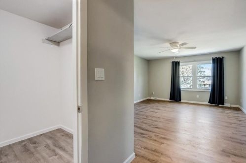 4870 82, Milwaukee WI 53220-4219 exterior