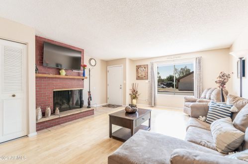 8216 32nd Ave, Phoenix AZ  85051-6022 exterior