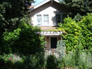 5226 19th Ave, Seattle WA  98106-1353 exterior