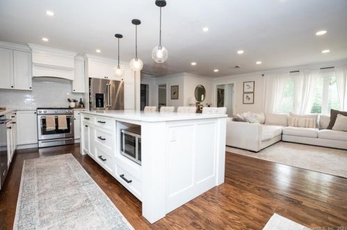 20 Cedar Hl Rd, Milford CT 06461-2716 exterior