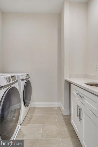 6811 Dillon Ave, Mc Lean VA 22101-4401 exterior