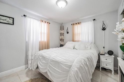 1910 98th Ave, Tampa FL  33612-8354 exterior