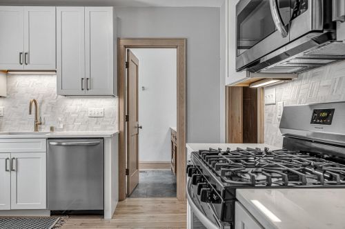 1411 Potter Ave, Milwaukee WI 53207-2115 exterior