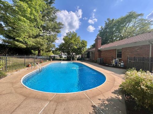 1228 Paloma Dr, Saint Louis MO 63131-1015 exterior