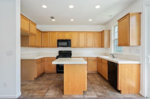 851 Holley Ct, Folsom CA 95630-3518 exterior