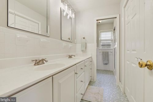 7701 Midday Ln, Alexandria VA 22306-2522 exterior