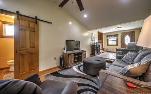 405 Rutland Rd, Milford CT 06461-1824 exterior