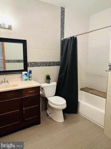 1011 Christian St, Philadelphia PA 19147-3736 exterior