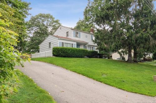 33 Texas Dr, Chesterfield, CT 06370-1420