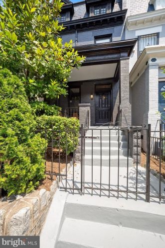 1933 Smt Pl, Washington DC 20002-1353 exterior