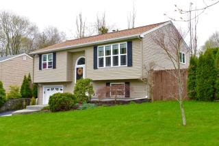 11 Glenham Rd, Cranston, RI 02921-1318