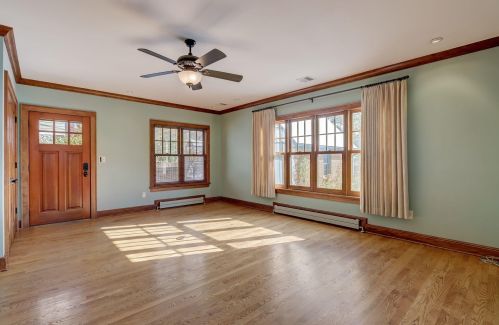 725 Lk Vw Ave, Milwaukee WI 53217-4857 exterior