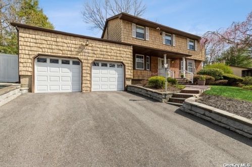 81 Gannet Dr, Commack NY 11725-4904 exterior