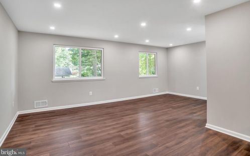 14005 Congress Dr, Rockville MD 20853-2668 exterior