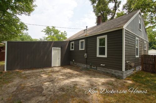 2222 Jerome Ave, Meskegon MI 49442-2517 exterior