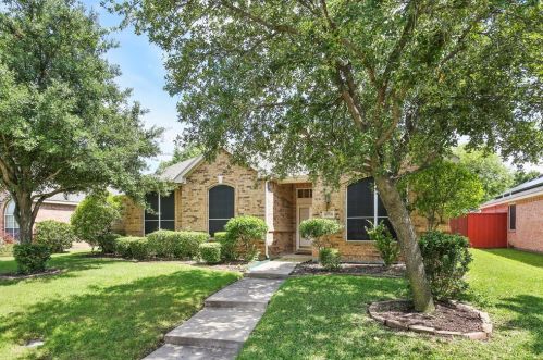 9710 Cliffside Dr, Irving TX  75063-5036 exterior