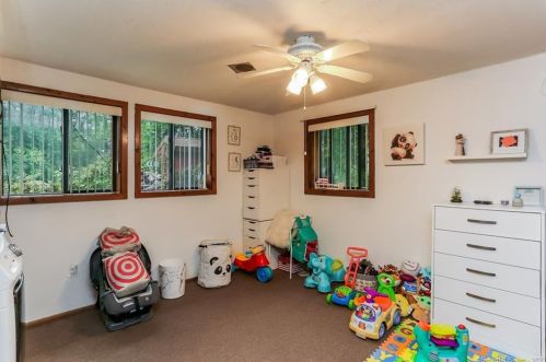 195 Mtn Rd, Torrington CT 06790-2708 exterior